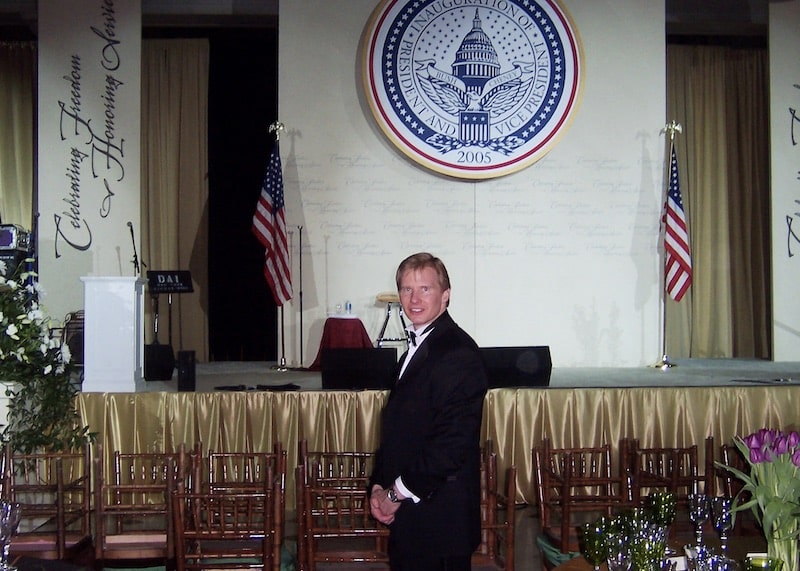 tim-hall-magician-performs-at-55th-us-presidential-inauguration-celebration-2005