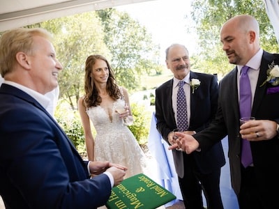 tim-hall-magician-performs-magic-at-wedding-reception